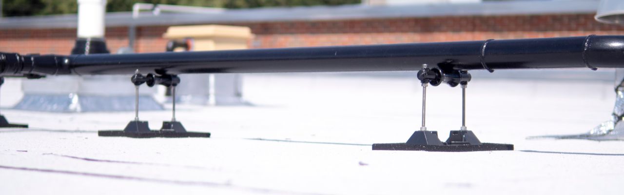 MIRO rooftop pipe stands with rollers for pipe movement