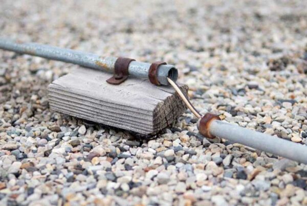 Managing rooftop pipe movement from expansion and contraction
