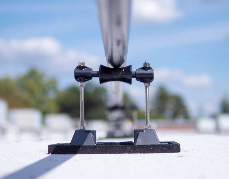 Rooftop pipe support stand with roller chair