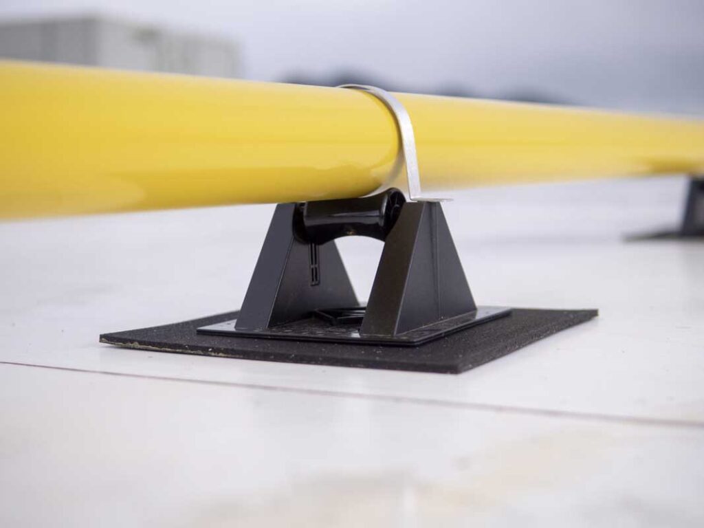 MIRO 3-R-4 Rooftop Pipe Support with aluminum pipe guide