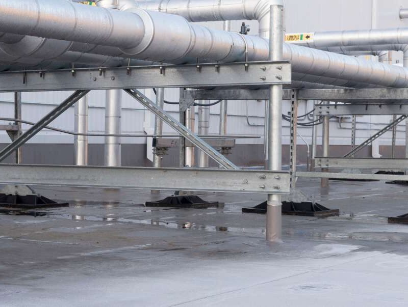 Engineered rooftop pipe supports for wind and seismic applications