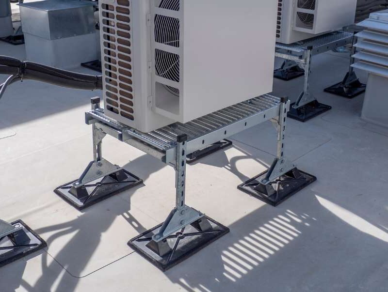 Rooftop non-penetrating supports