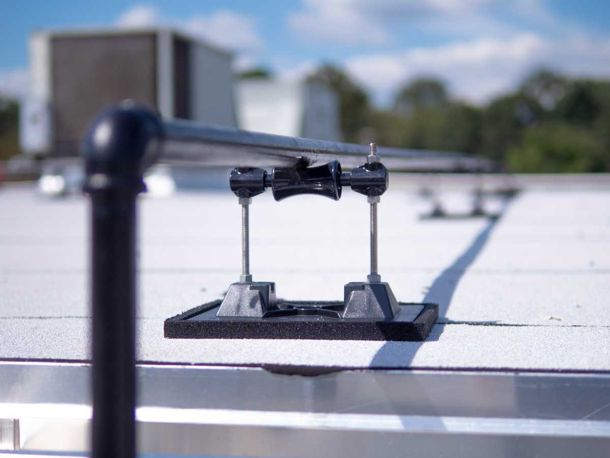 3-RAH-8 roller support with copper pipe on commercial rooftop